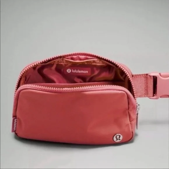 🍋Lululemon Everywhere Belt Bag BRRO Brier Rose NWT - Picture 2 of 6